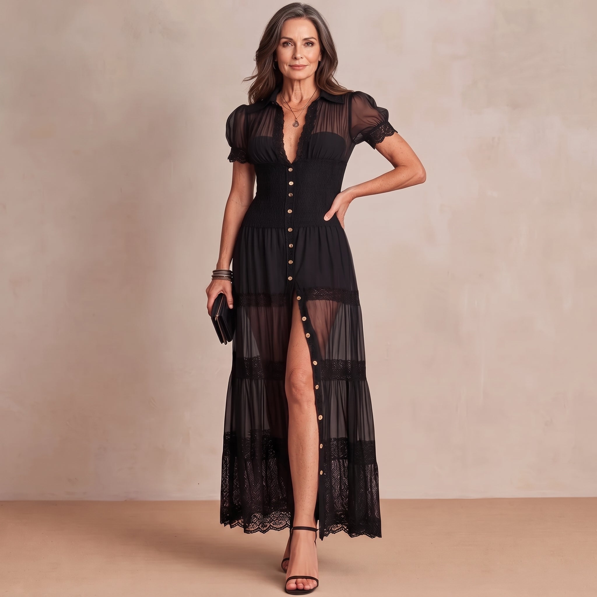 Noir Romance – Abito Lungo in Pizzo con Spacco